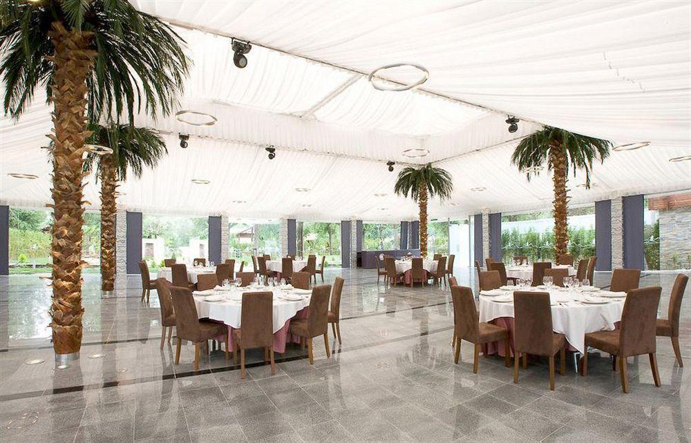 Complejo La Cigueena Arganda Del Rey Restoran gambar